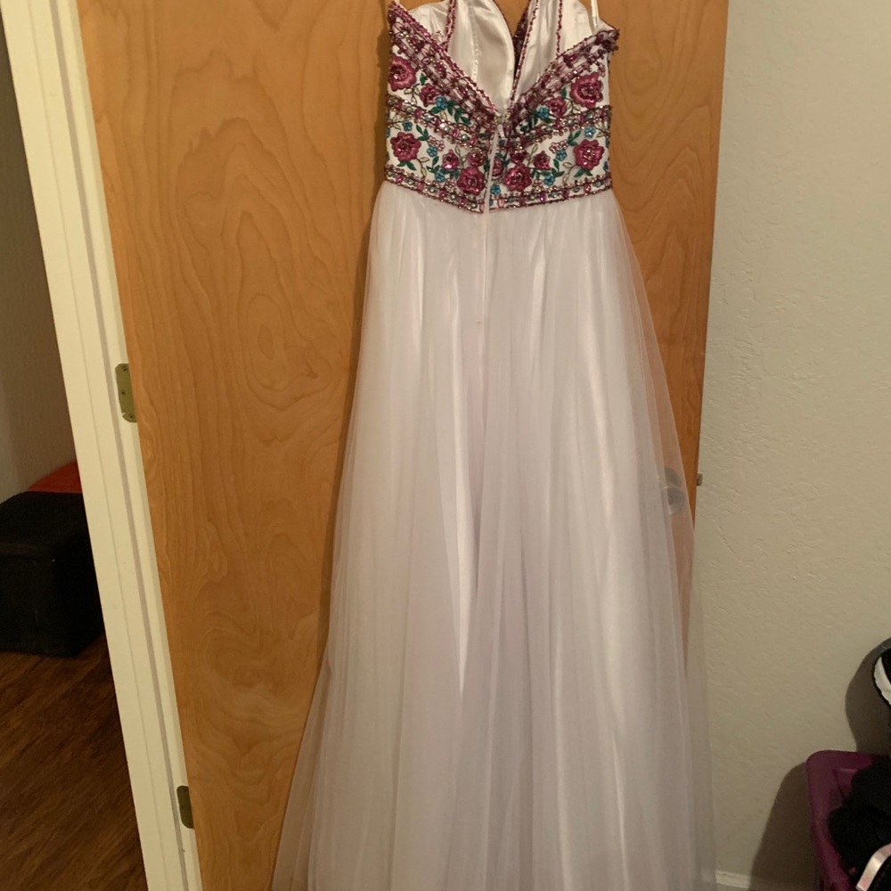 White Prom dress. - Picture 6 of 6